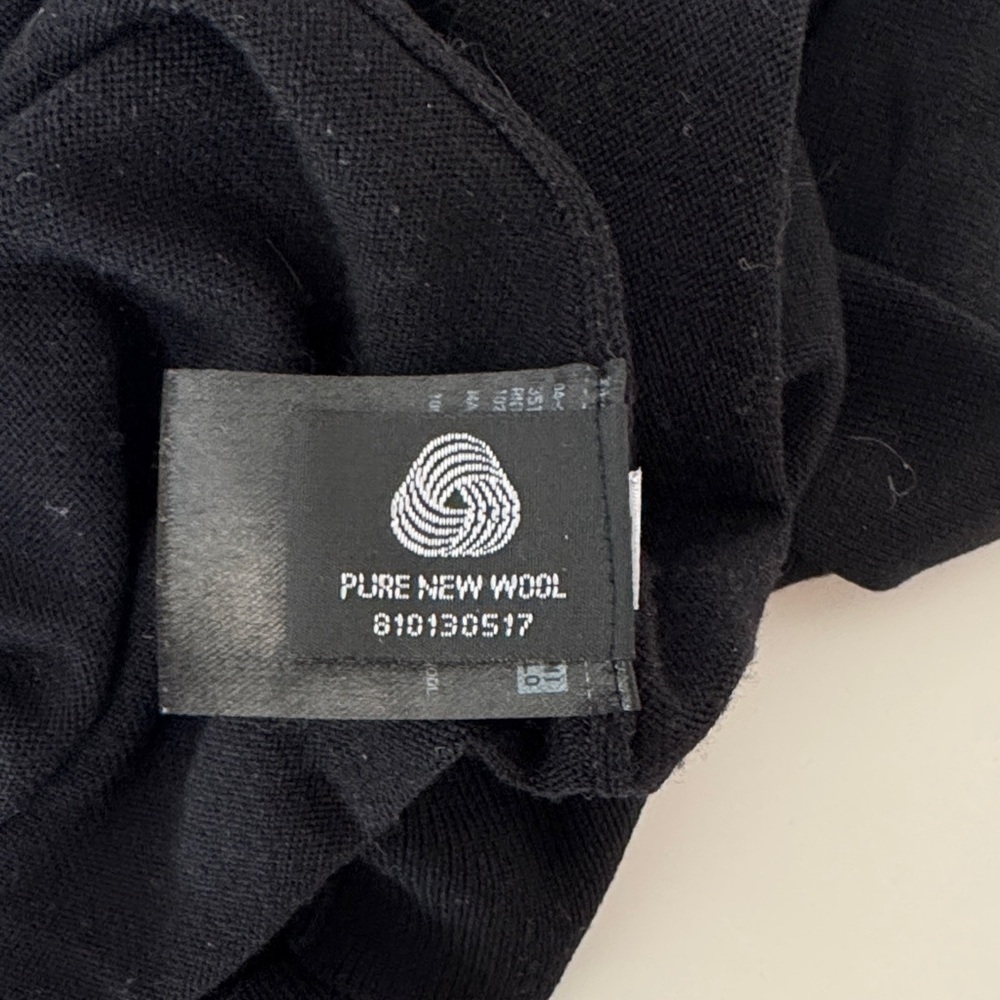 Uniqlo Men's Black Sweater- XL - Picture 5 of 5